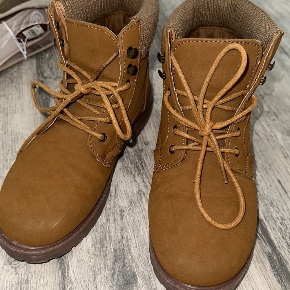 Boots - Picture 2 of 6